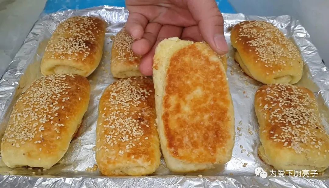 1斤麵粉，1勺白糖，掌握3個技巧，新手也能一次成功，香酥又好吃