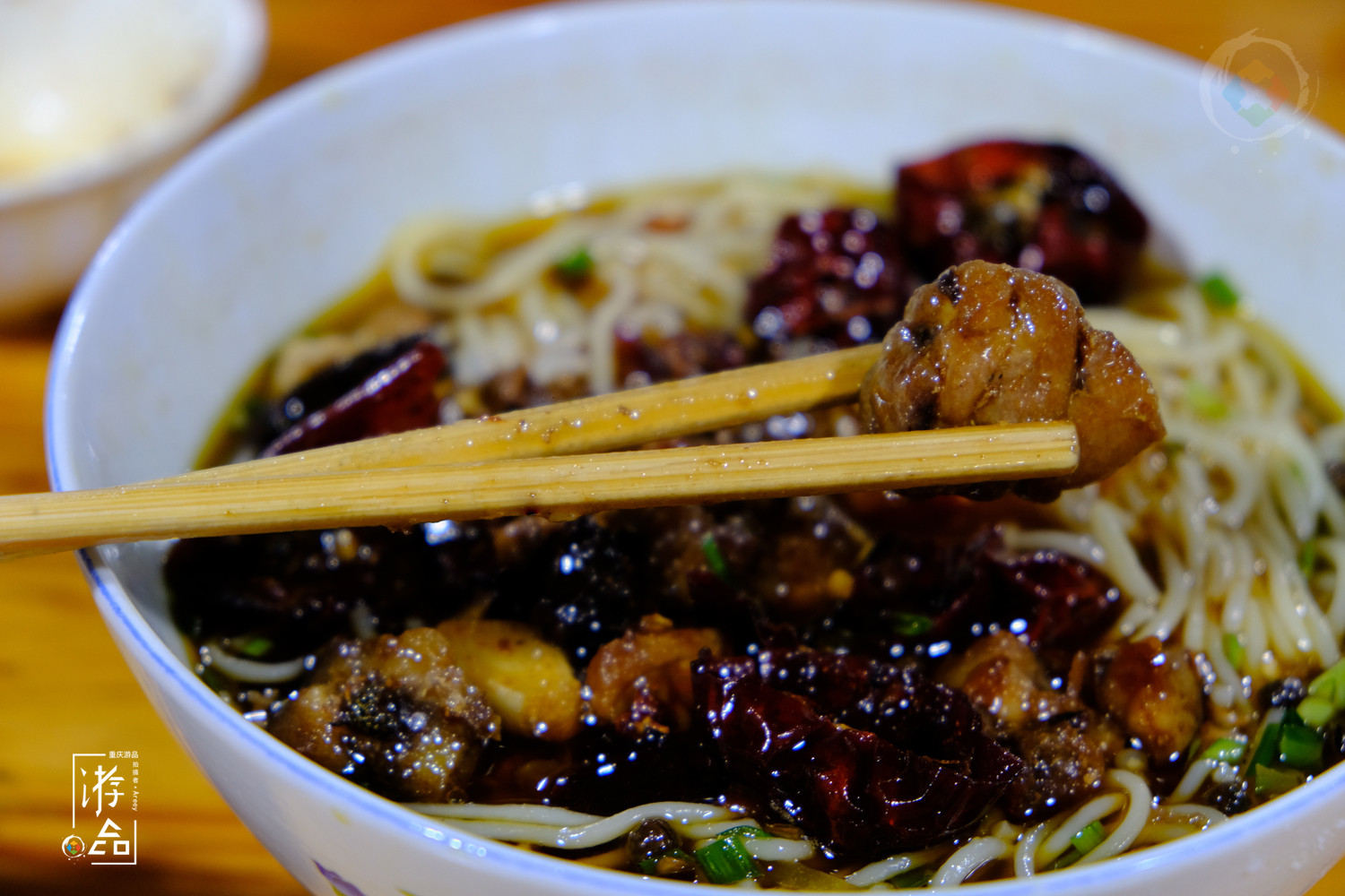 重庆辣子鸡的正确吃法：辣椒一定要打包，拿回家还能做出花儿来