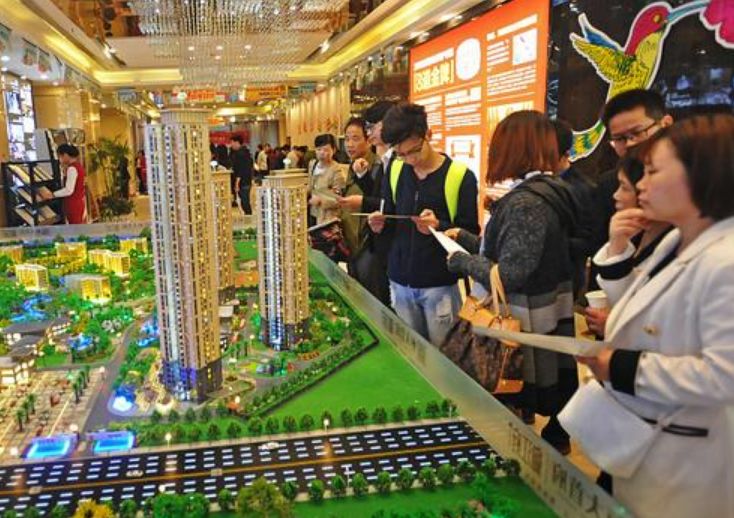 国家连降两道“铁令”，2021年房价要降？专家：