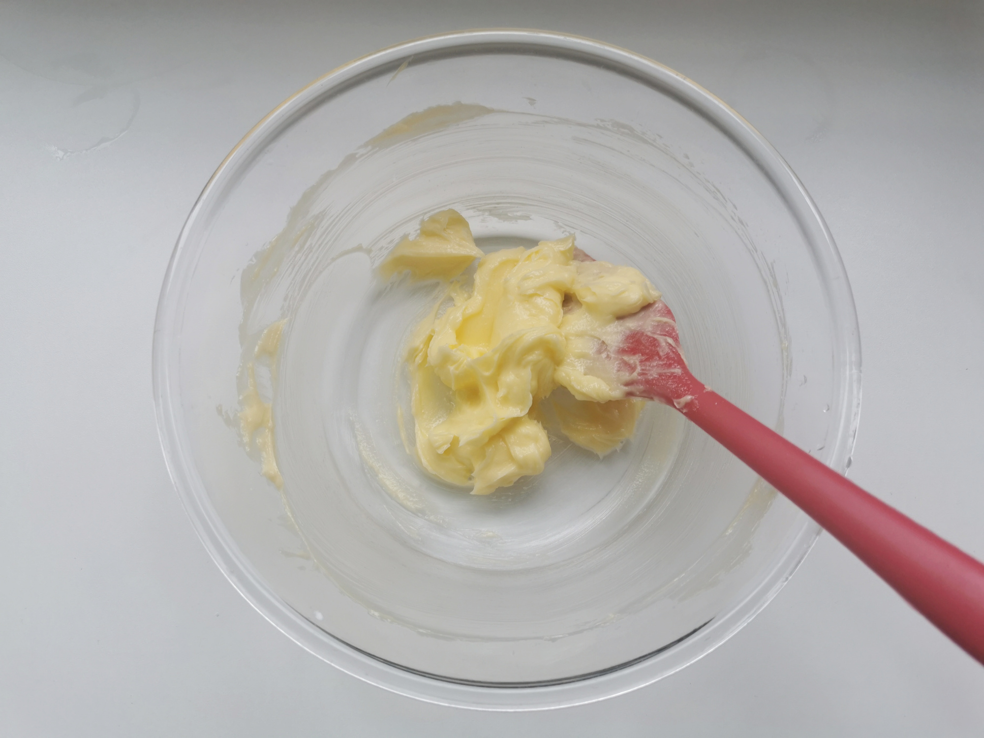 80后妈妈坚持自制零食，今天做的肉松小奶酥，老公儿子抢着吃