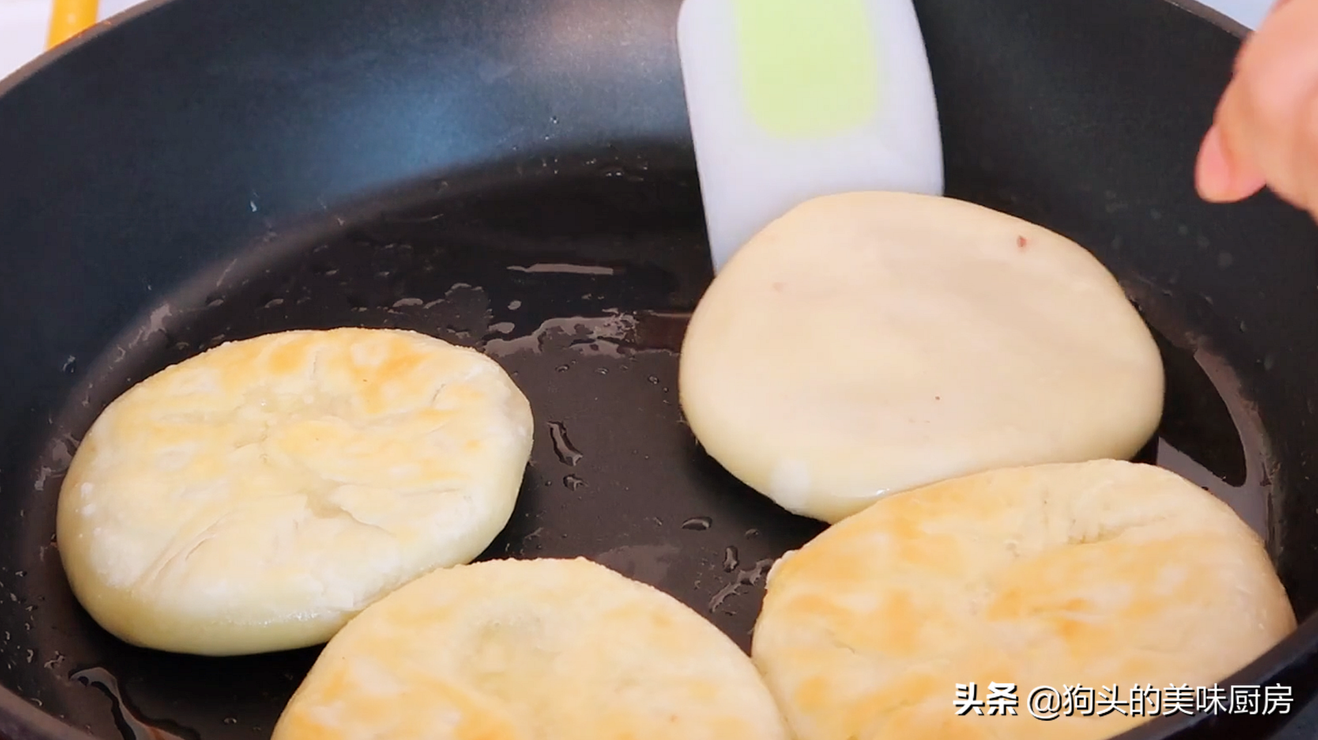 想吃酥餅不用排隊，教你在家做，不用烤箱，有鍋就行，個個酥掉渣