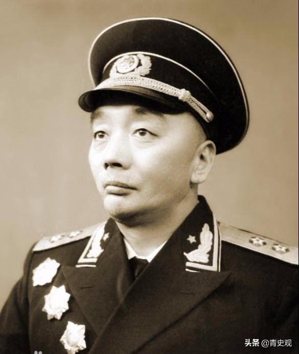 他是河北籍中将，和解放军司令员同名，1949年起义后曾在上海市工作