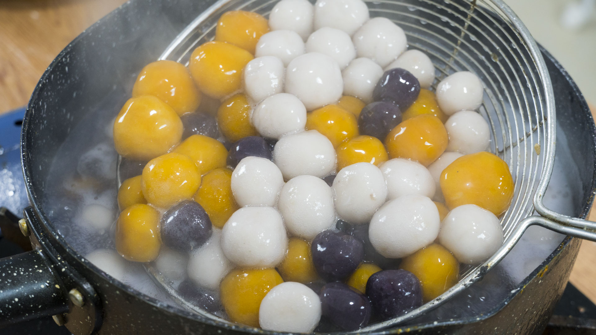 手工芋圓最快速的做法，1搓2揉，勁道Q彈，大人小孩都喜歡吃