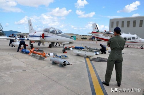 国产K8教练机持续走红，既能剿匪还能上课，非洲