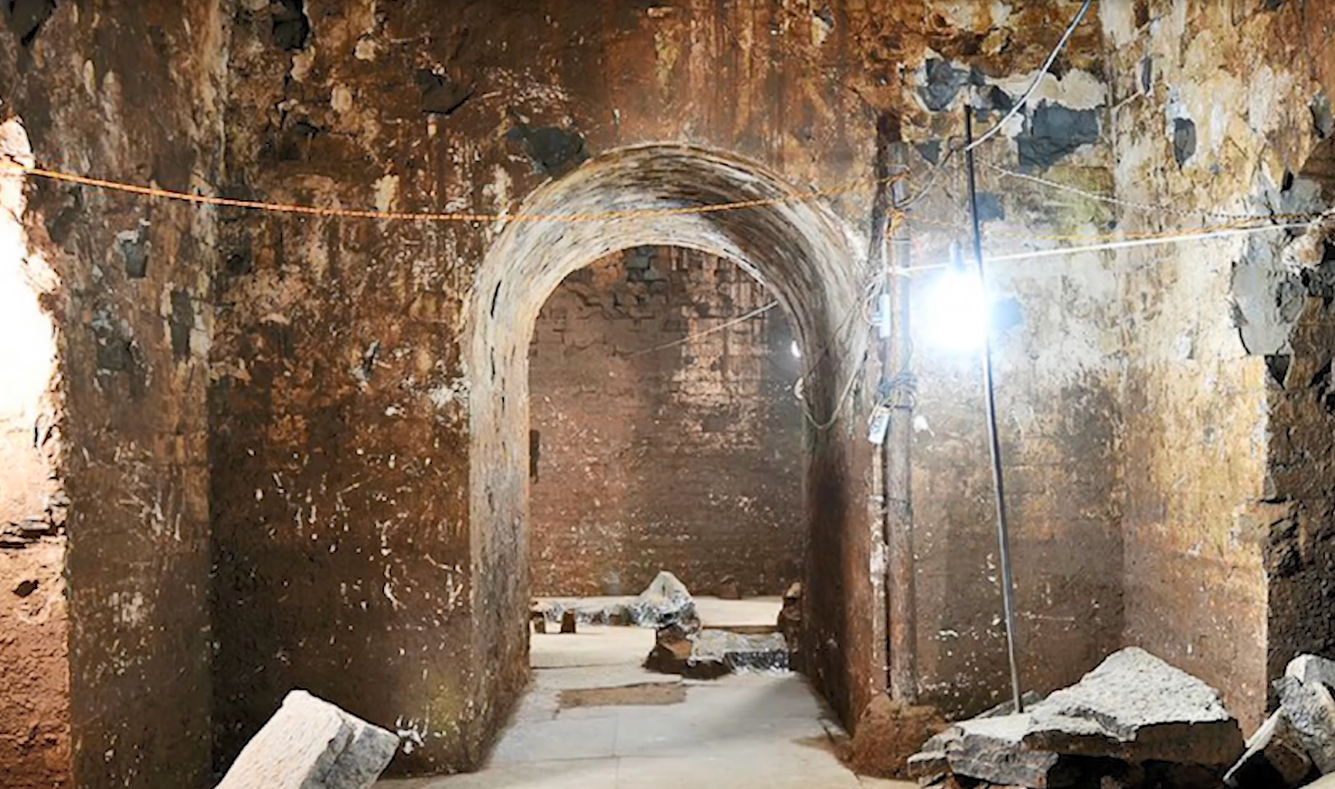 現實中的九層妖塔，血渭一號大墓