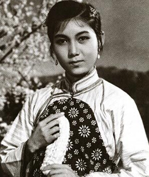 从被拐卖幼童到蜚声天下的名人，新凤霞为啥能扼住命运的咽喉？