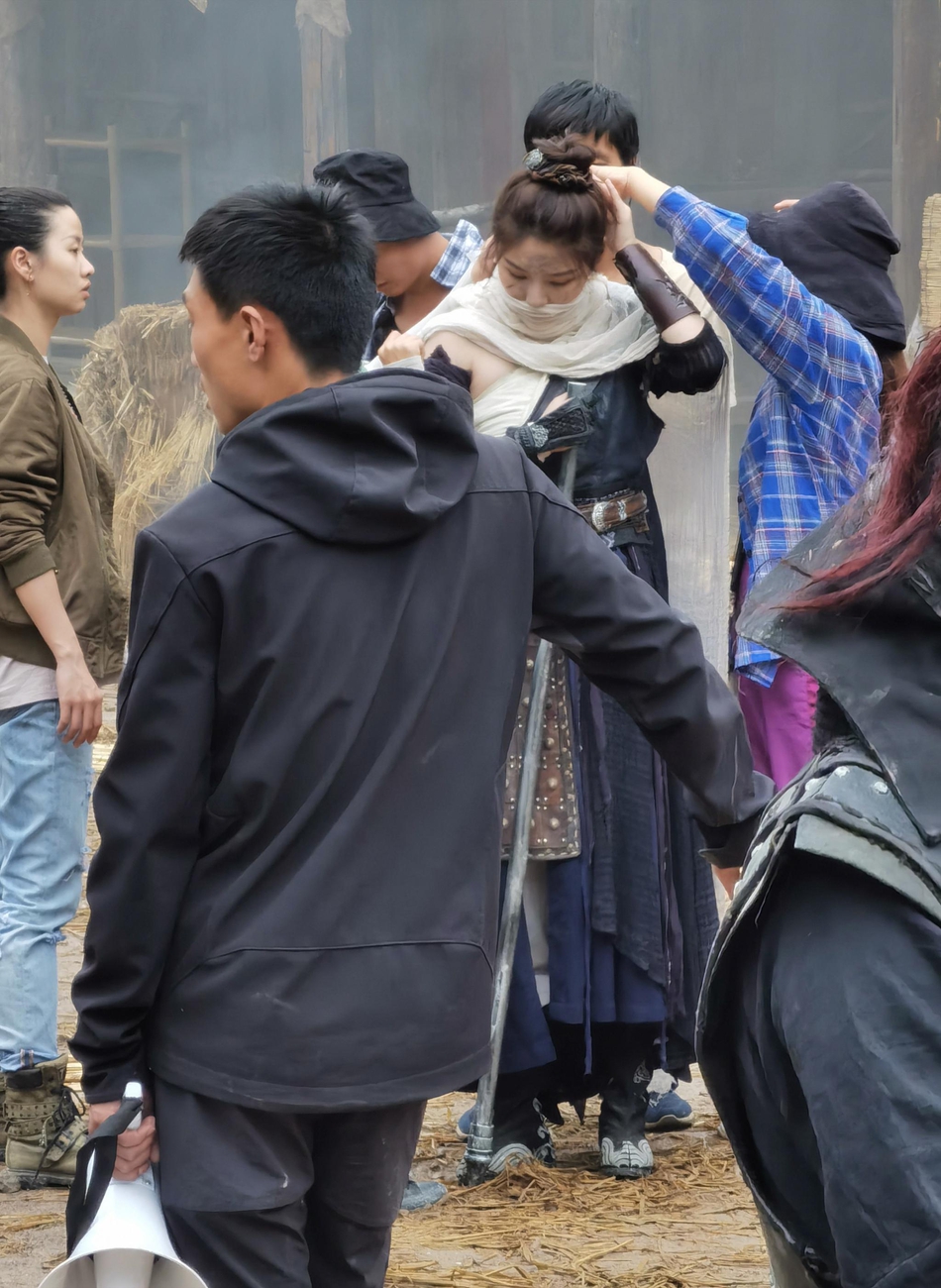 徐冬冬女扮男装演赵云，眼神和气场都还可以，衣服造型遭吐槽