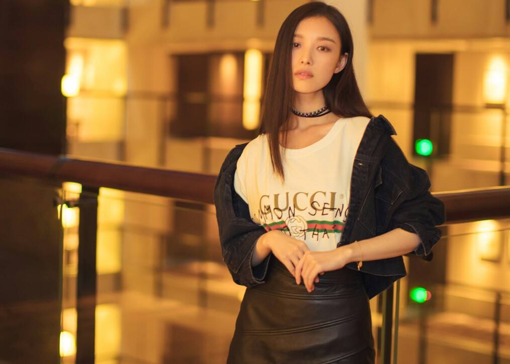 电视剧《流金岁月》：刘诗诗搭档倪妮，挑战张