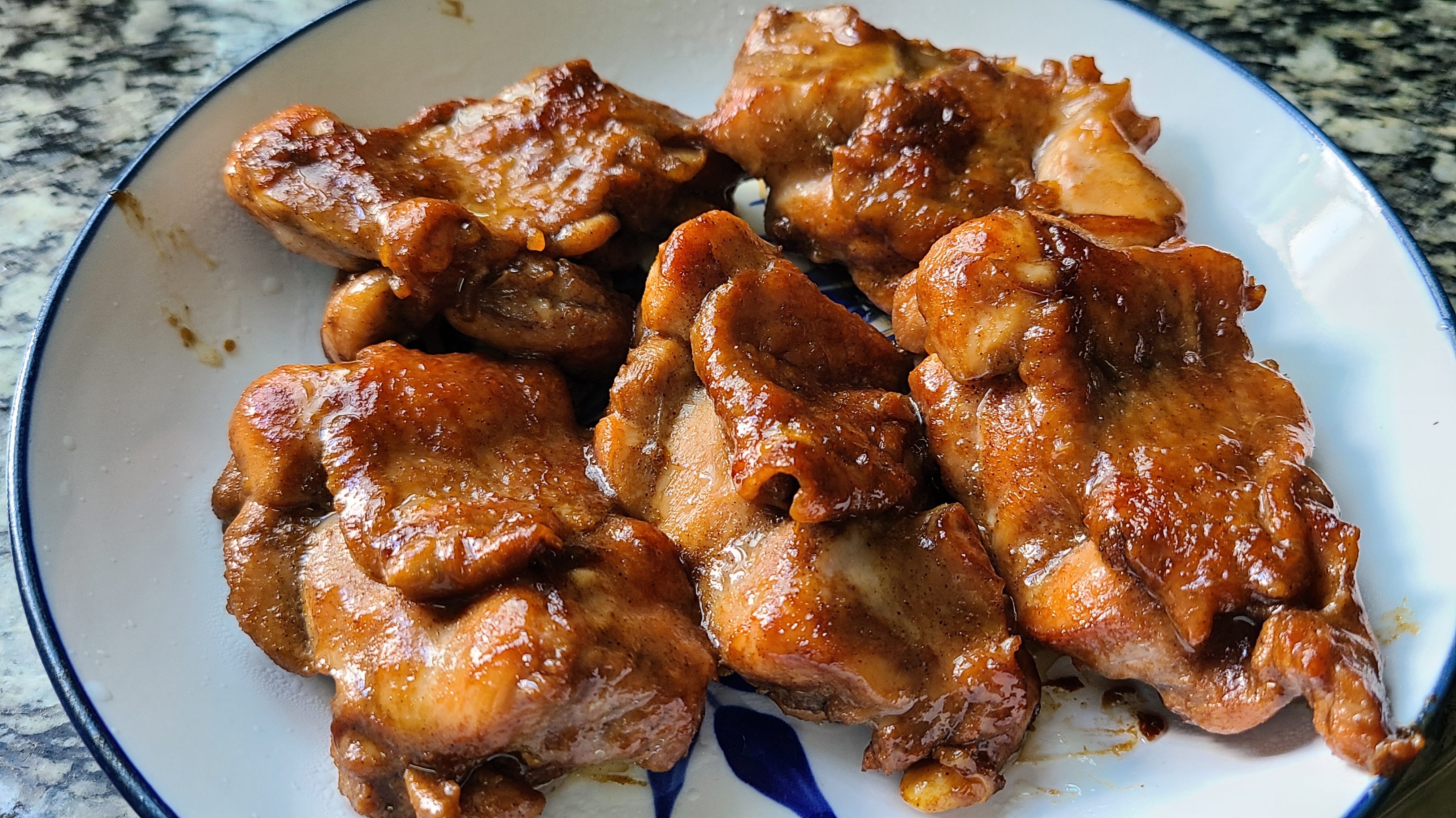 鸡腿别直接炖，广东人教我一个做法，美味好吃，每次都吃光