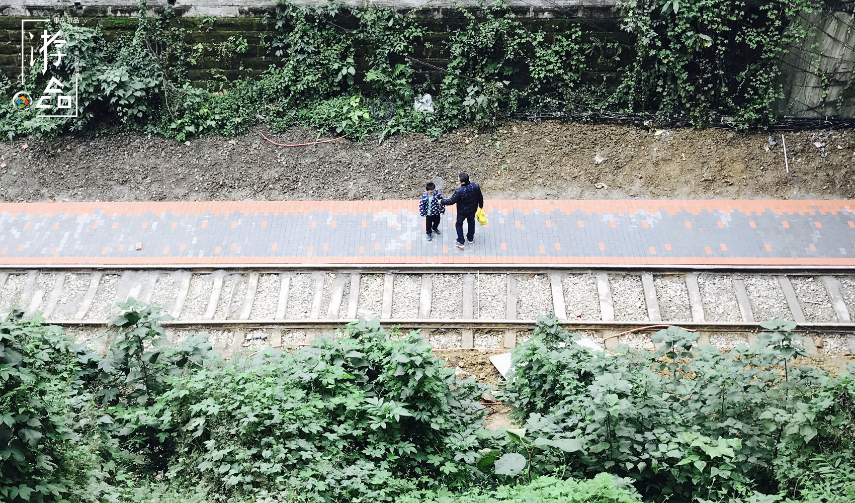 在大坪街道探险：穿越破旧的电视塔村，寻找被遗忘的山城地标