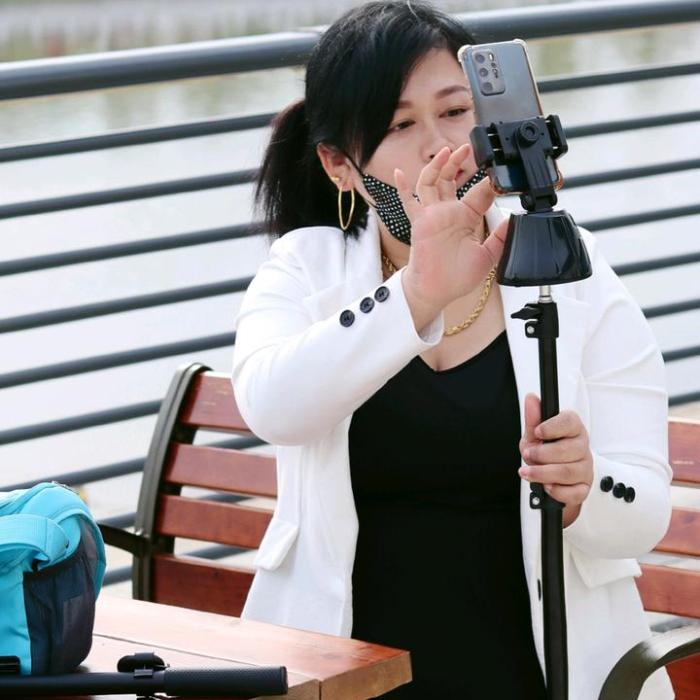 “吨姐”彻底翻车了，虚构路虎堵宝马被拘留，个人帐号被永久封禁