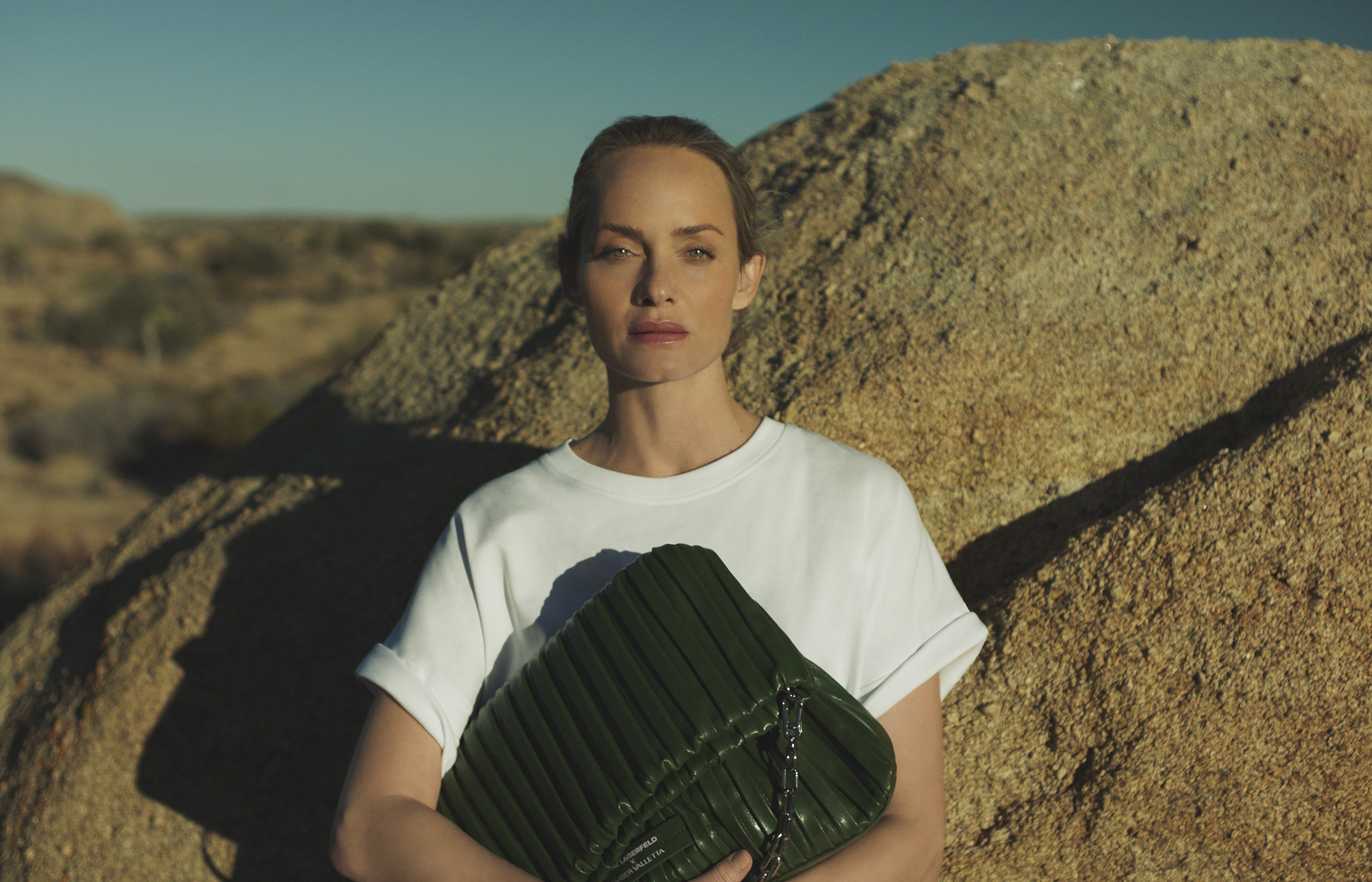 演绎春夏生态时尚KARL LAGERFELD X AMBER VALLETTA 联名系列发布