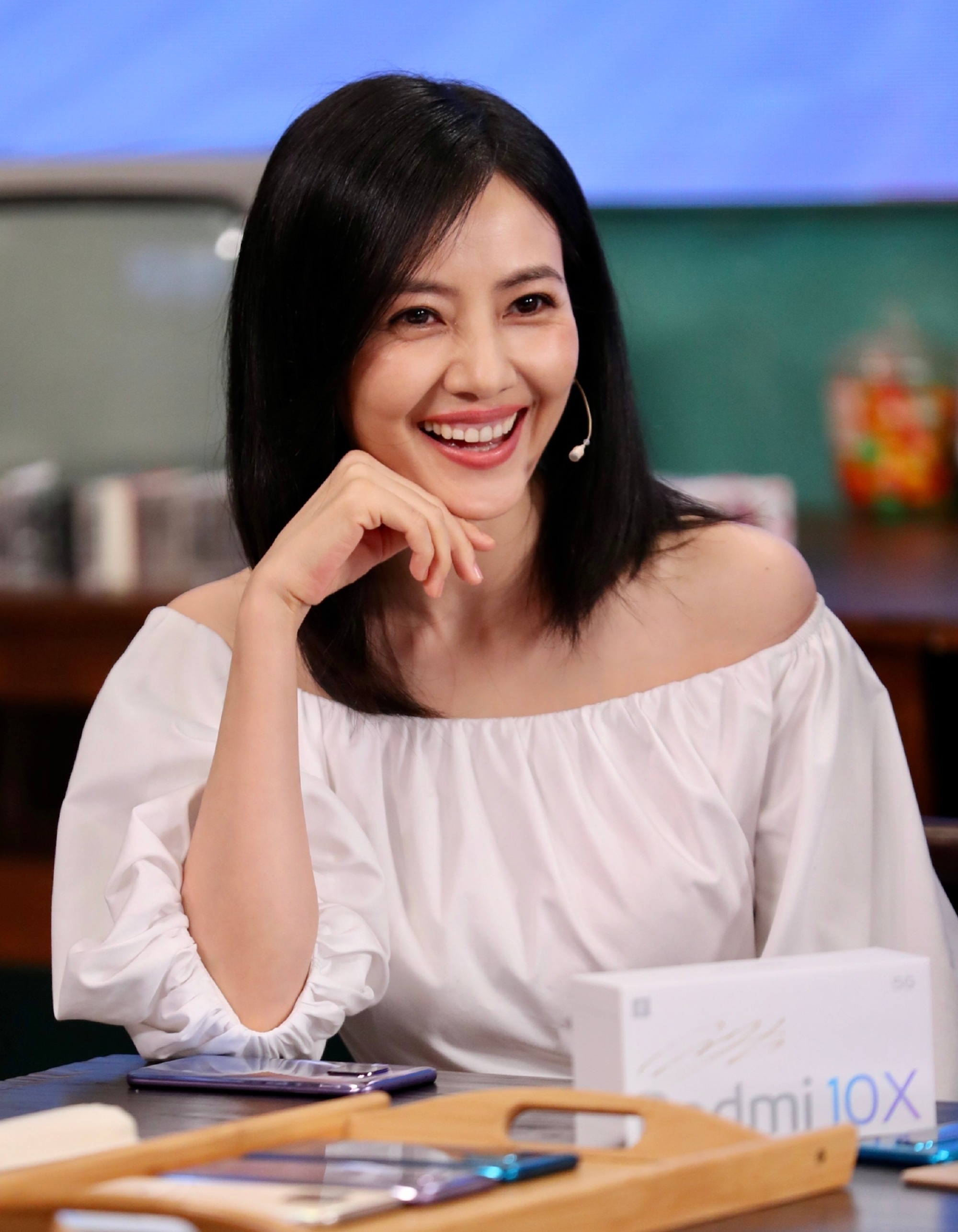 生娃催人老！高圆圆首次直播40岁状态太真实，满眼沧桑气质都变了