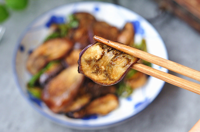 吃了30年茄子，這做法還是第一次見，細嫩噴香，比紅燒肉還好吃