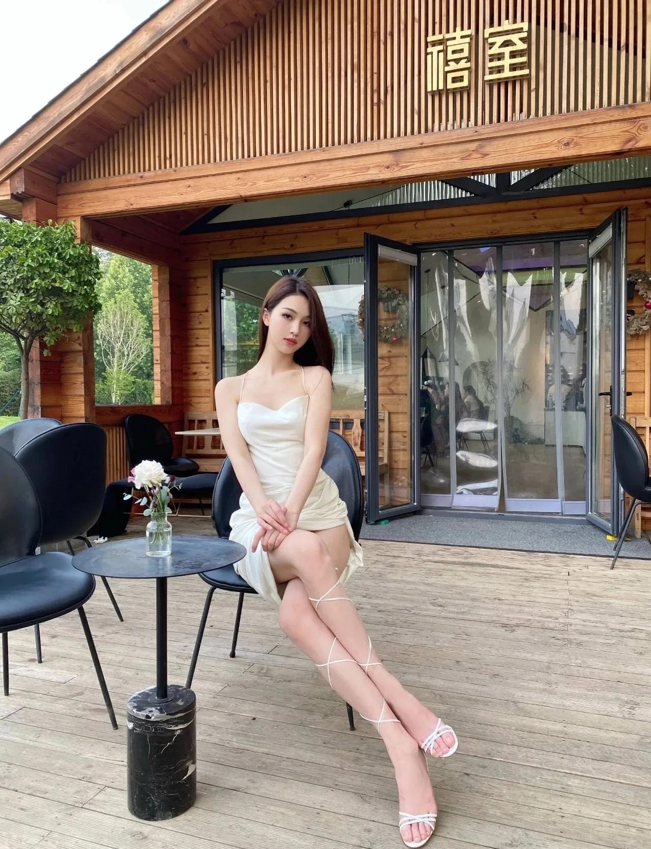 清纯可爱模特身材大长腿性感美女图片