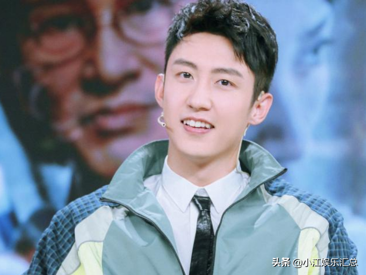 迪丽热巴新剧开播，剧情备受质疑，大马路上被