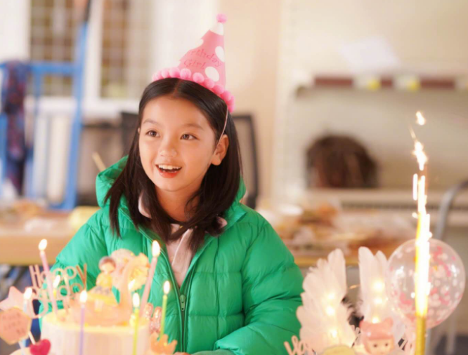 曾经的"小阿拉蕾"长大了，依旧活跃在荧