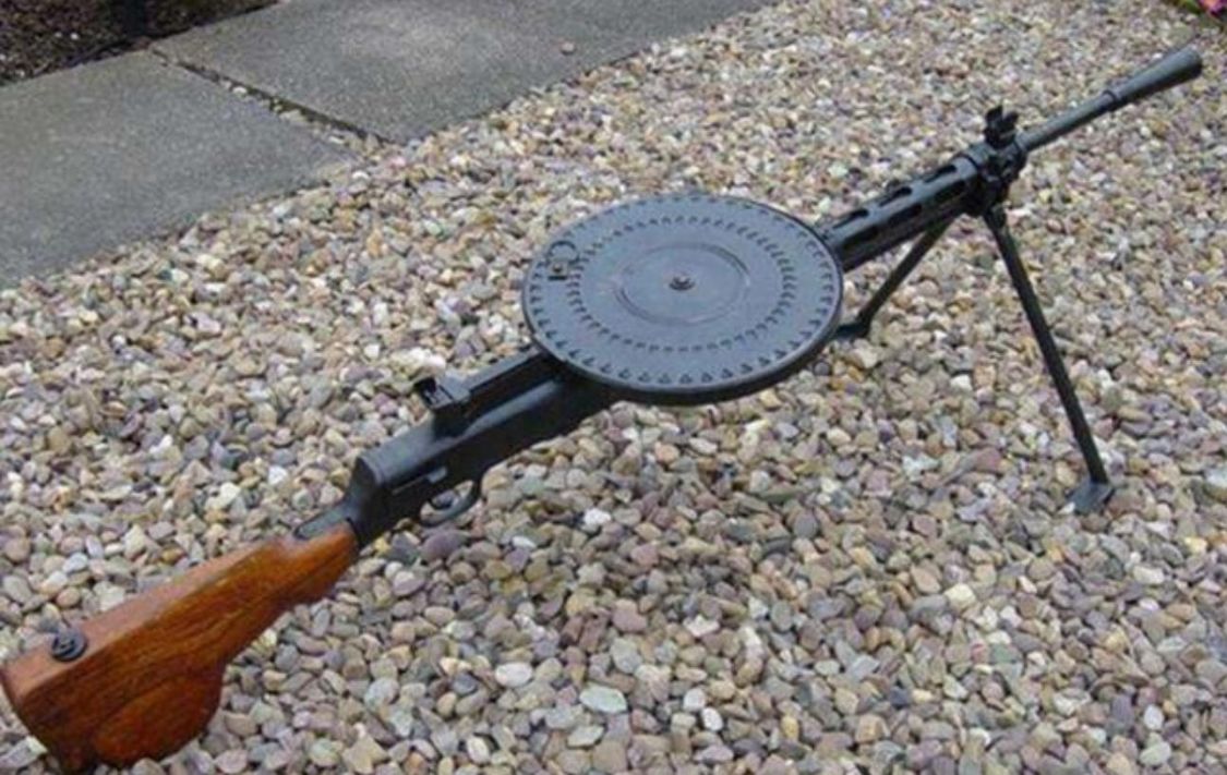 吃鸡里的大盘鸡，上甘岭上的唱片机，一挺机枪