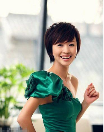 16丧父，拒绝保研，成为央视最年轻国脸，欧阳夏