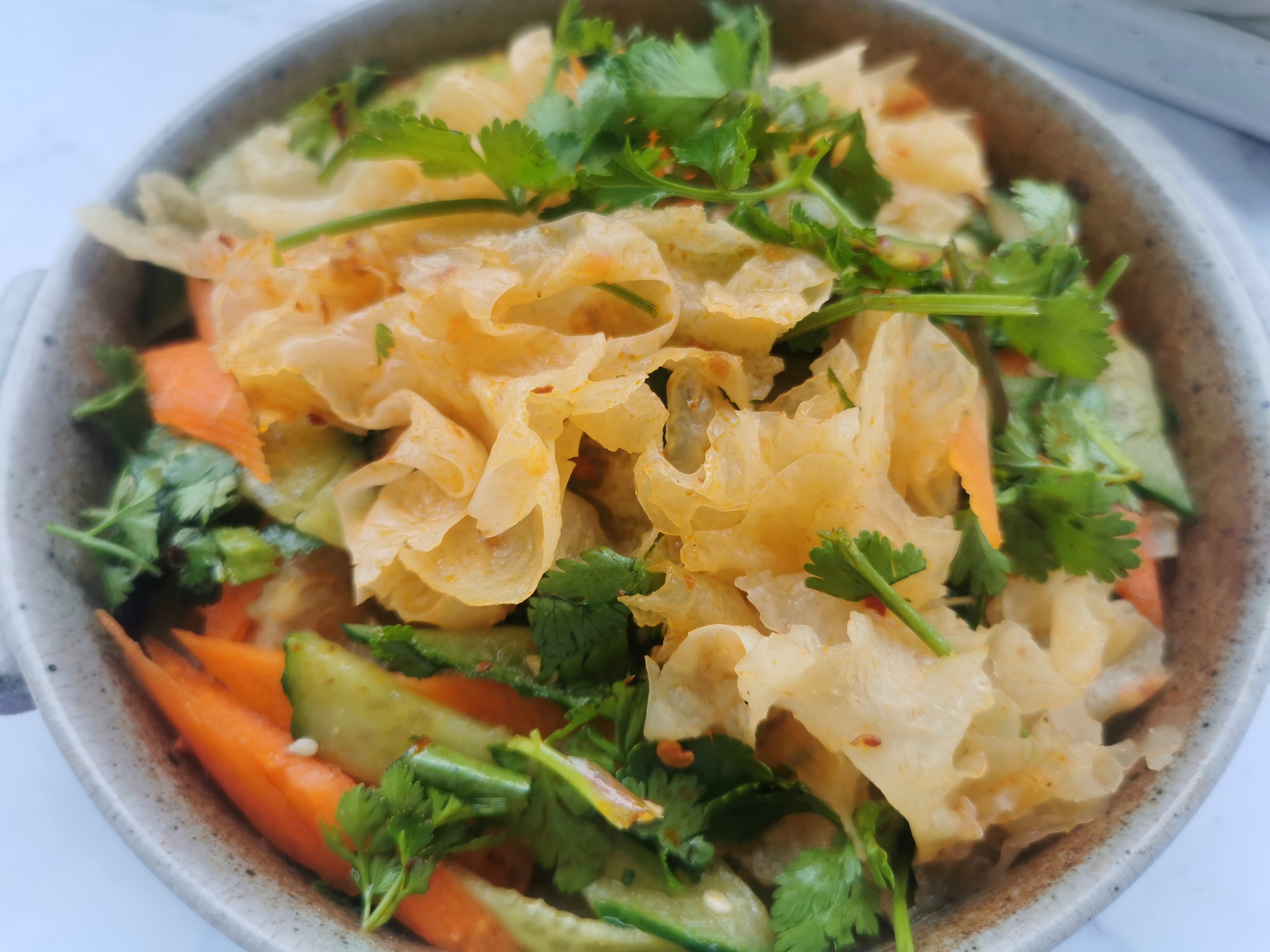 銀耳別總是煮湯了，用來涼拌清脆爽口，美白潤膚還能清理腸道