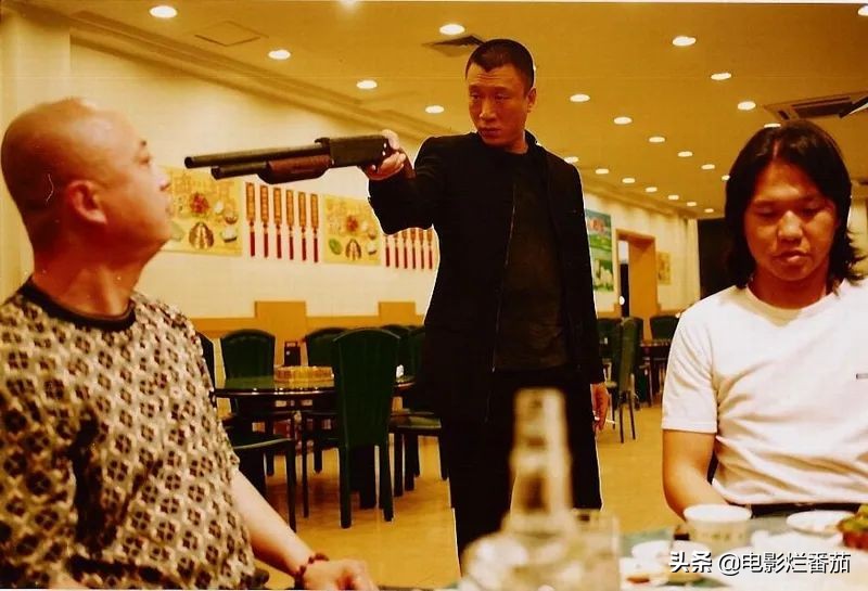 孙红雷还乡遭群嘲？明星出行乱象，为何屡屡触碰公众底线