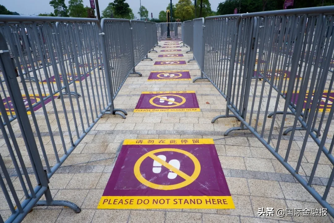 上海迪士尼重新开放首日初体验：隔排就坐玩项