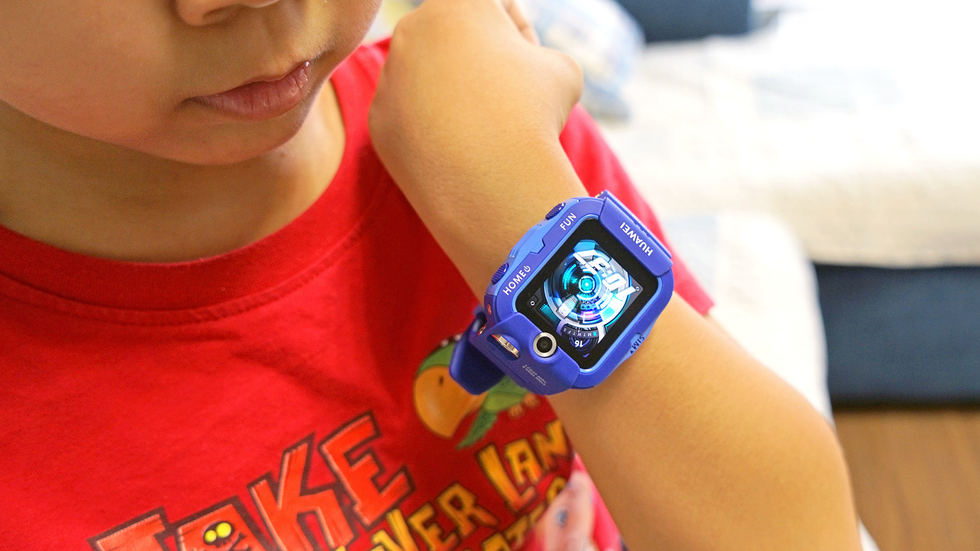 华为儿童手表4X全面测评：安全守护+高清双摄，隔壁小孩都眼馋