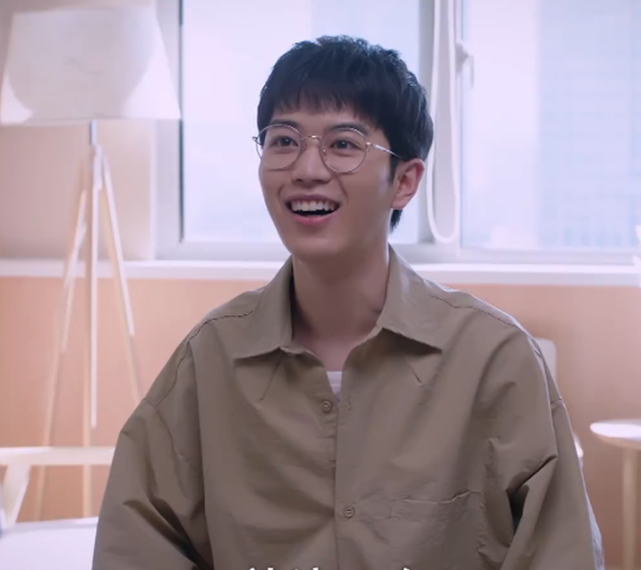 凌霄发现准妹夫的坏毛病，当着李尖尖的面也不收敛，凌霄不忍着了