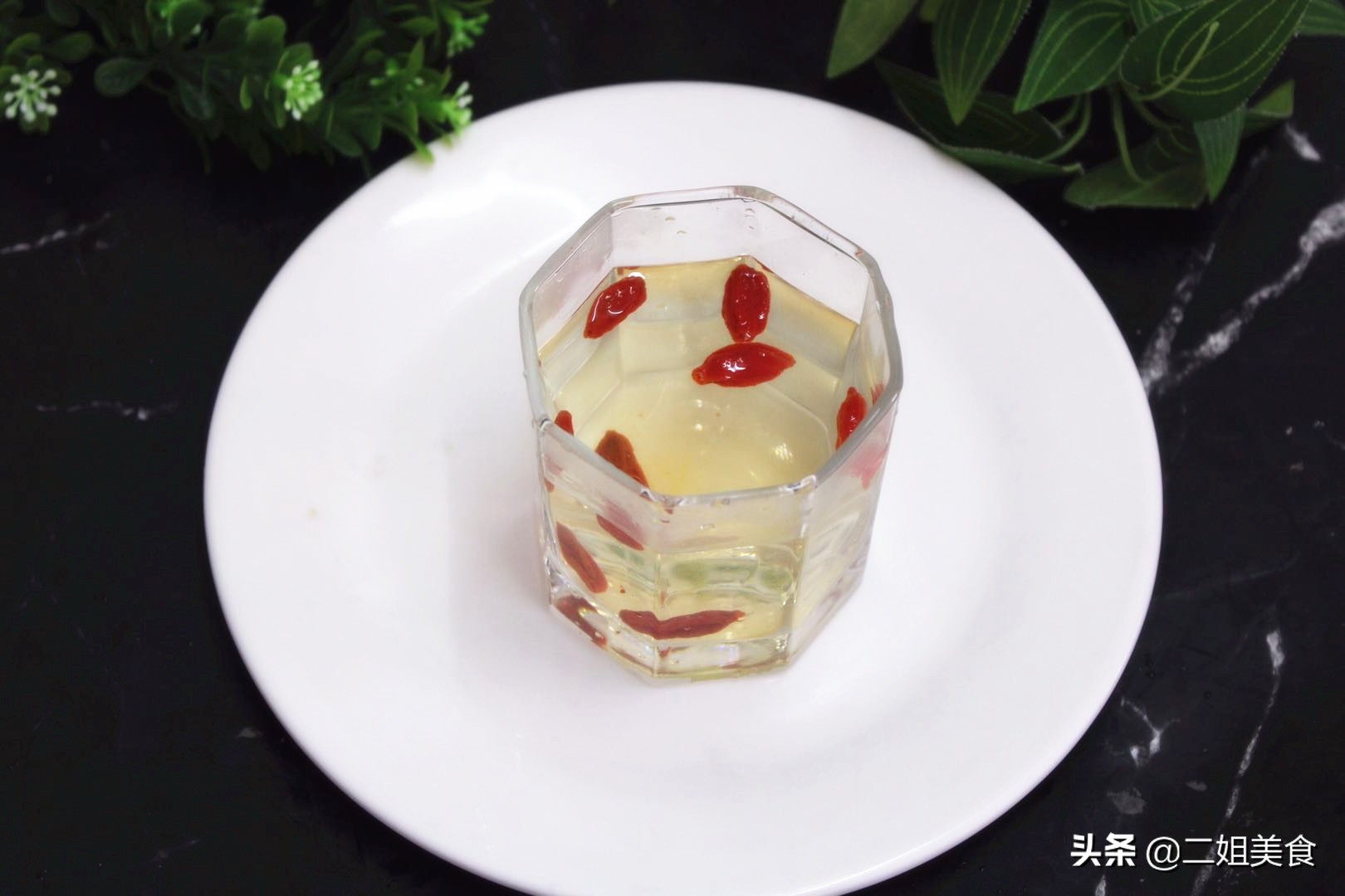 枸杞泡水营养多，但这几点要注意，早知道早受益，以后别弄错了