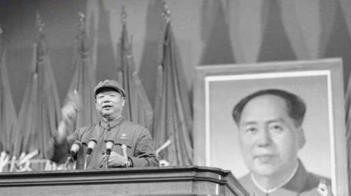 毛主席辞世后，到底谁在掌管兵权？只有他下令