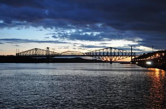 现场犹如放炮声，大桥断裂19000吨钢筋瞬间砸下，75人被活活压死