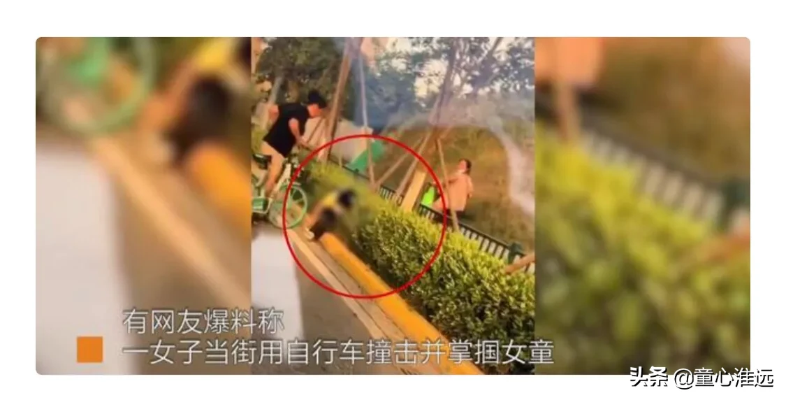 一女童因上课捣乱被连叫家长，母亲暴怒之下，当街连扇女儿耳光