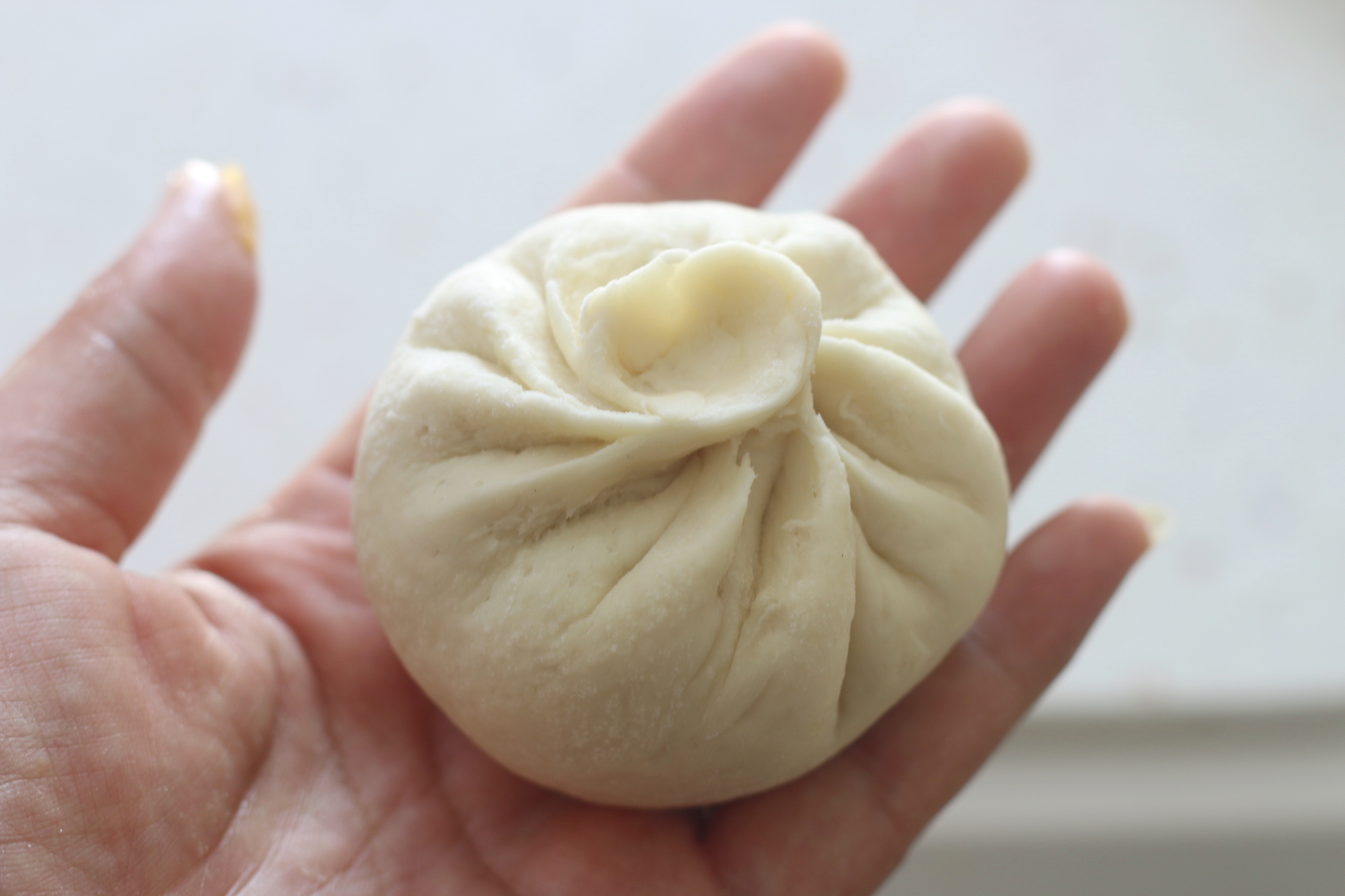 用南瓜和豆腐做素馅儿包，无需过多调料，蒸出来比肉包子都香