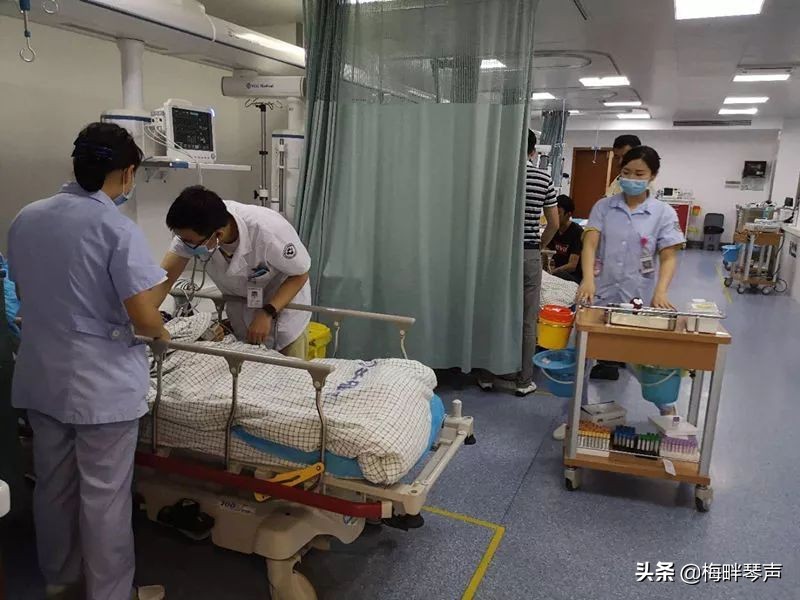 滴滴司机：凌晨接了一对母子，孩子摔得头破血流，却没叫救护车