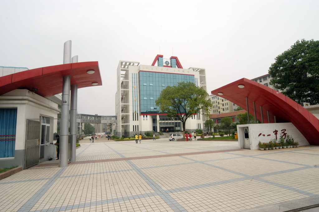 江西省南昌市八一中學(xué):知書達(dá)禮 堅毅樸實(shí)(圖1)