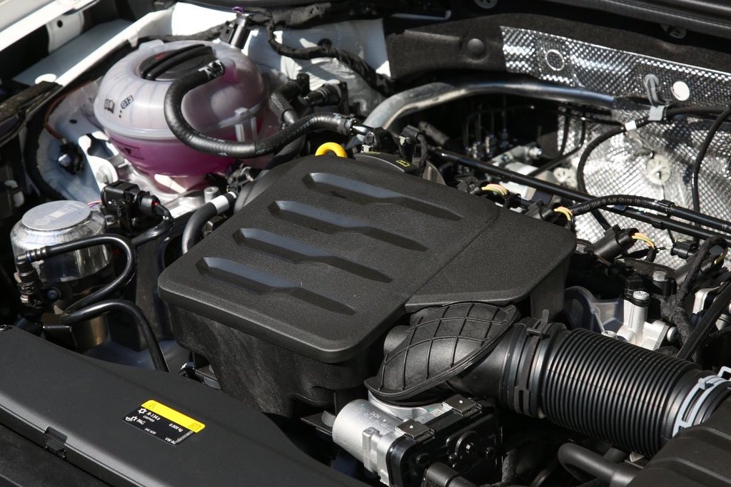 10萬預(yù)算買家轎，這三臺幾乎是必看項(xiàng)，實(shí)測油耗最低僅5.7L