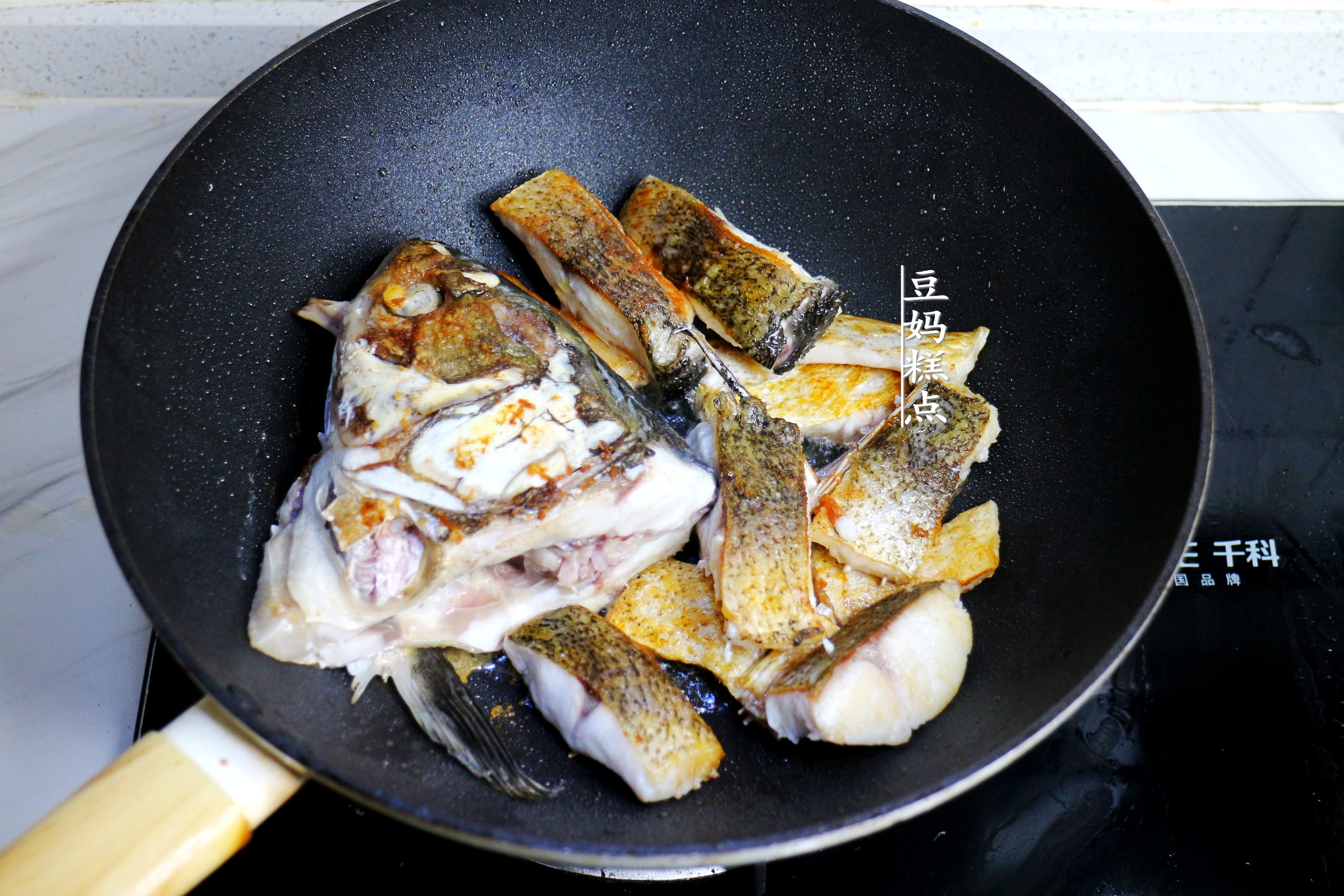 天越冷，我越喜歡這樣吃豆腐，隨便一燉，入口爆汁