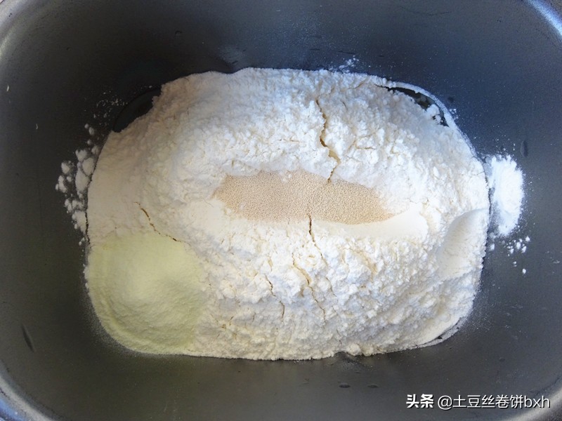 冬天做面包用红糖，这方子太好，面包暄松柔软，放几天都不硬