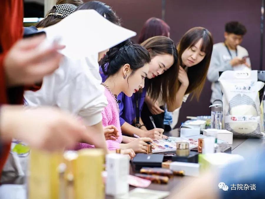 36岁薇娅突然停播住院手术：那些不要命的成年人