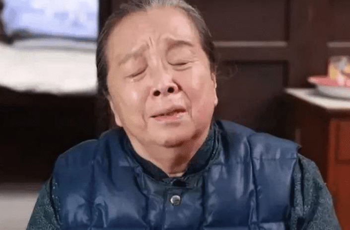 看到"容嬷嬷"26岁照片，美到不敢信，被赞