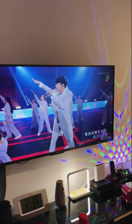 林俊傑陪媽媽回娘家，唱歌沒人搭理，網友吐槽：這就是單身的結果