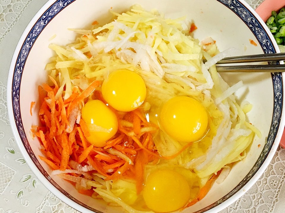 懒人版早餐饼的做法，不揉面不醒面，10分钟出锅，营养均衡更好吃