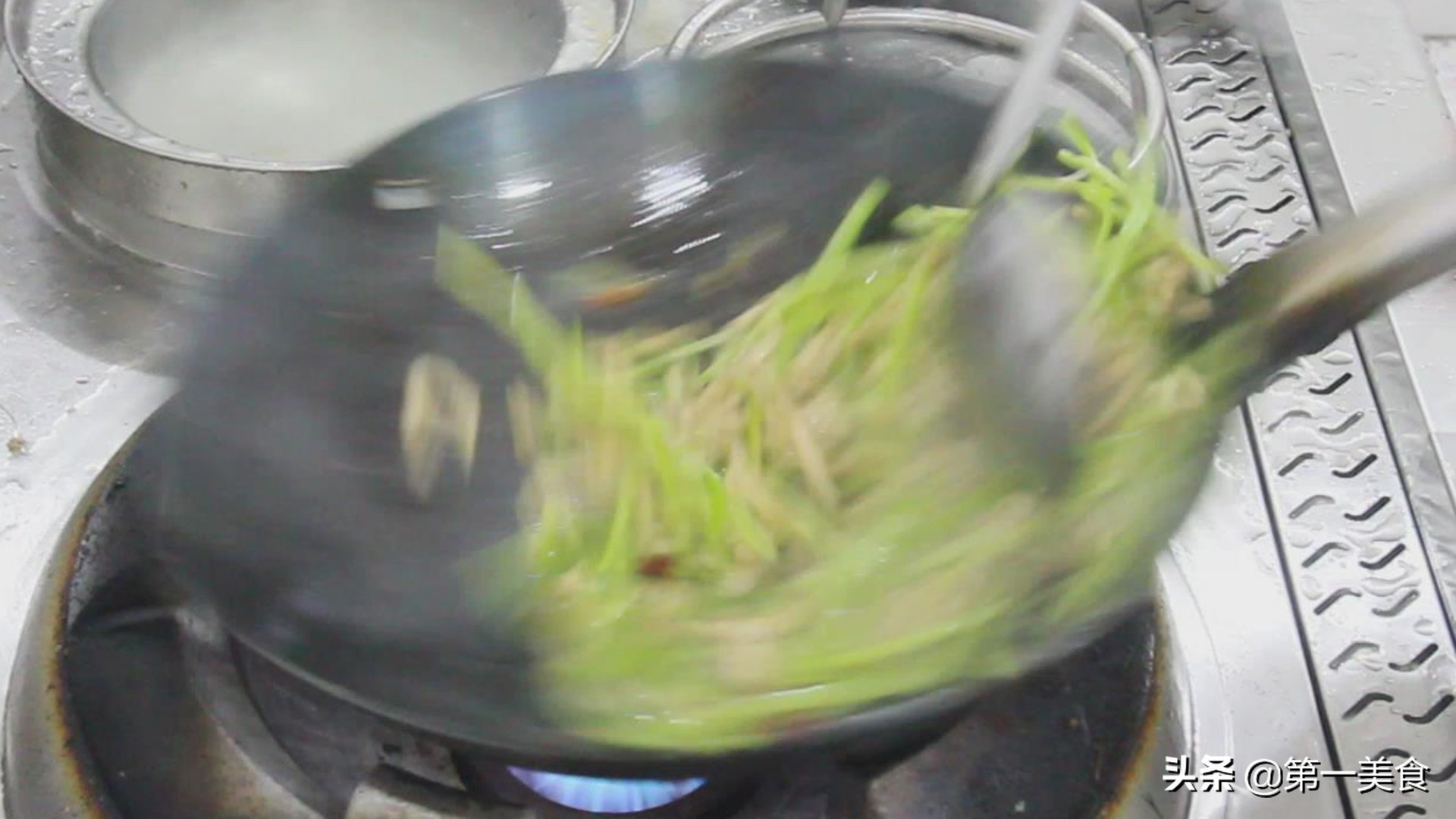 图片[7]-青椒肉丝做法 肉丝滑嫩 青椒清脆 味道绝美-起舞食谱网
