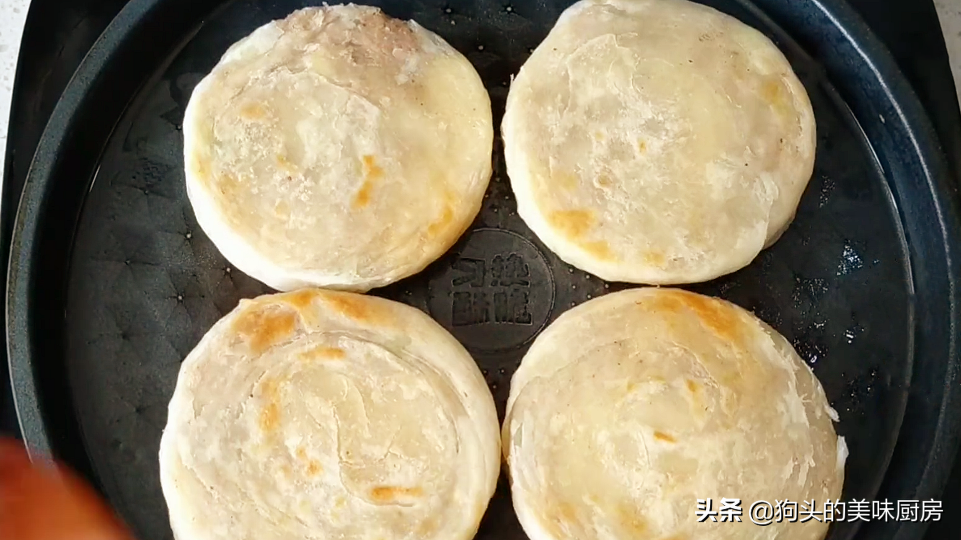 外面賣4元一個的鮮肉餅，一口鍋就能做，十塊做好幾個，先收藏了