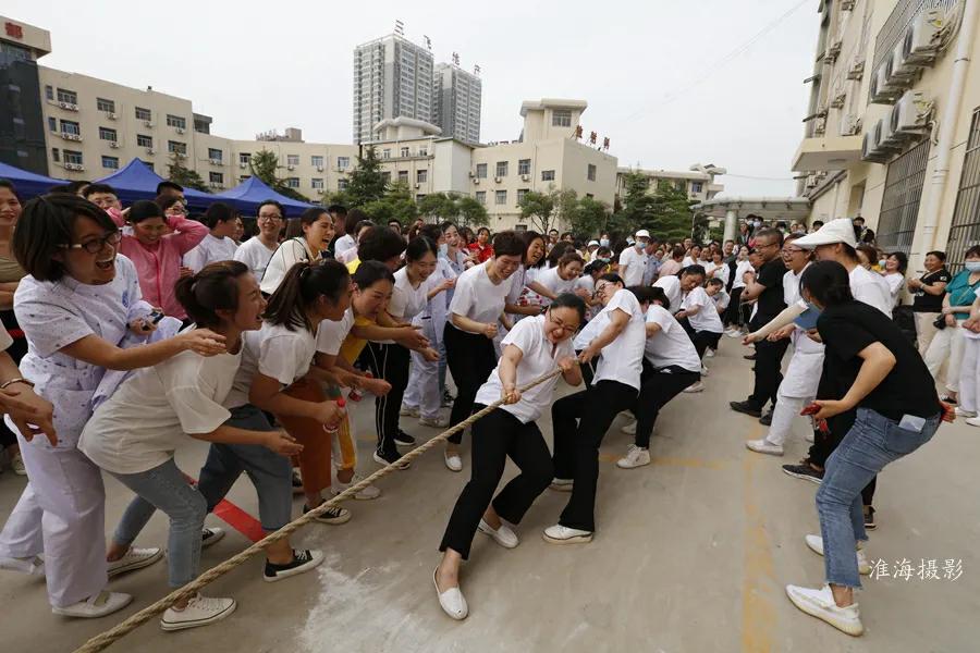 三原县医院庆祝“5.12”国际护士节拔河比赛