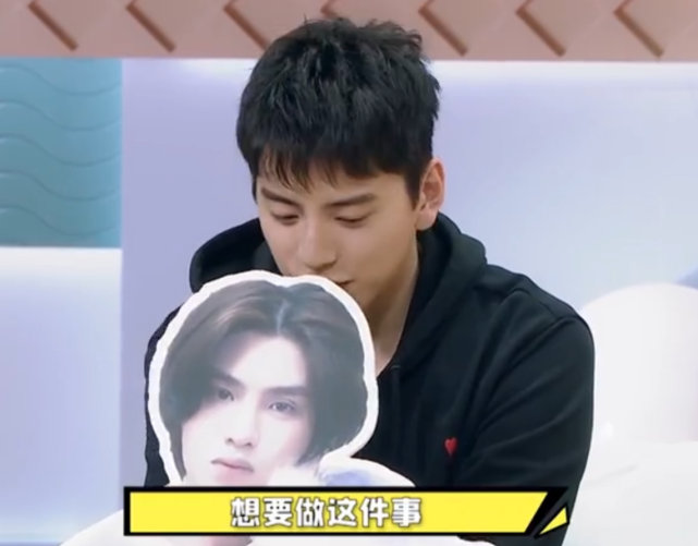 王大陆追Lisa好折腾，费心“托关系”扯上蔡徐坤