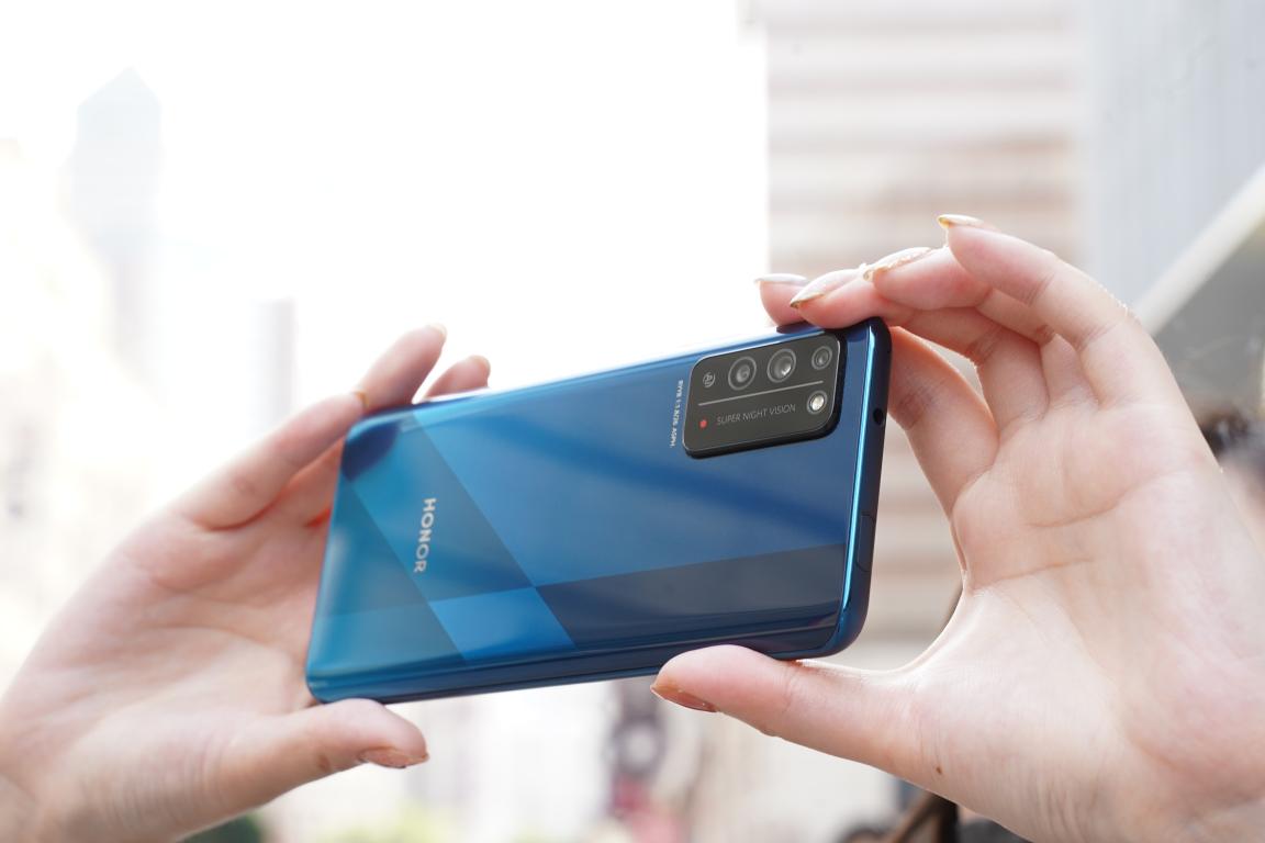 荣耀X10-产品力越级的5G旗舰手机