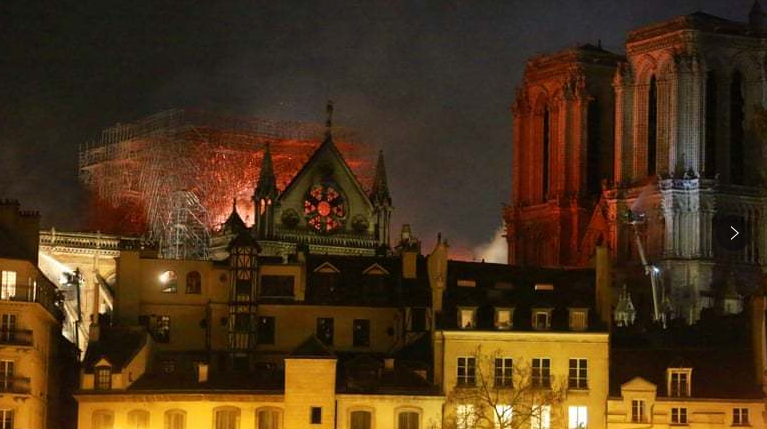巴黎圣母院遭遇大火！！！