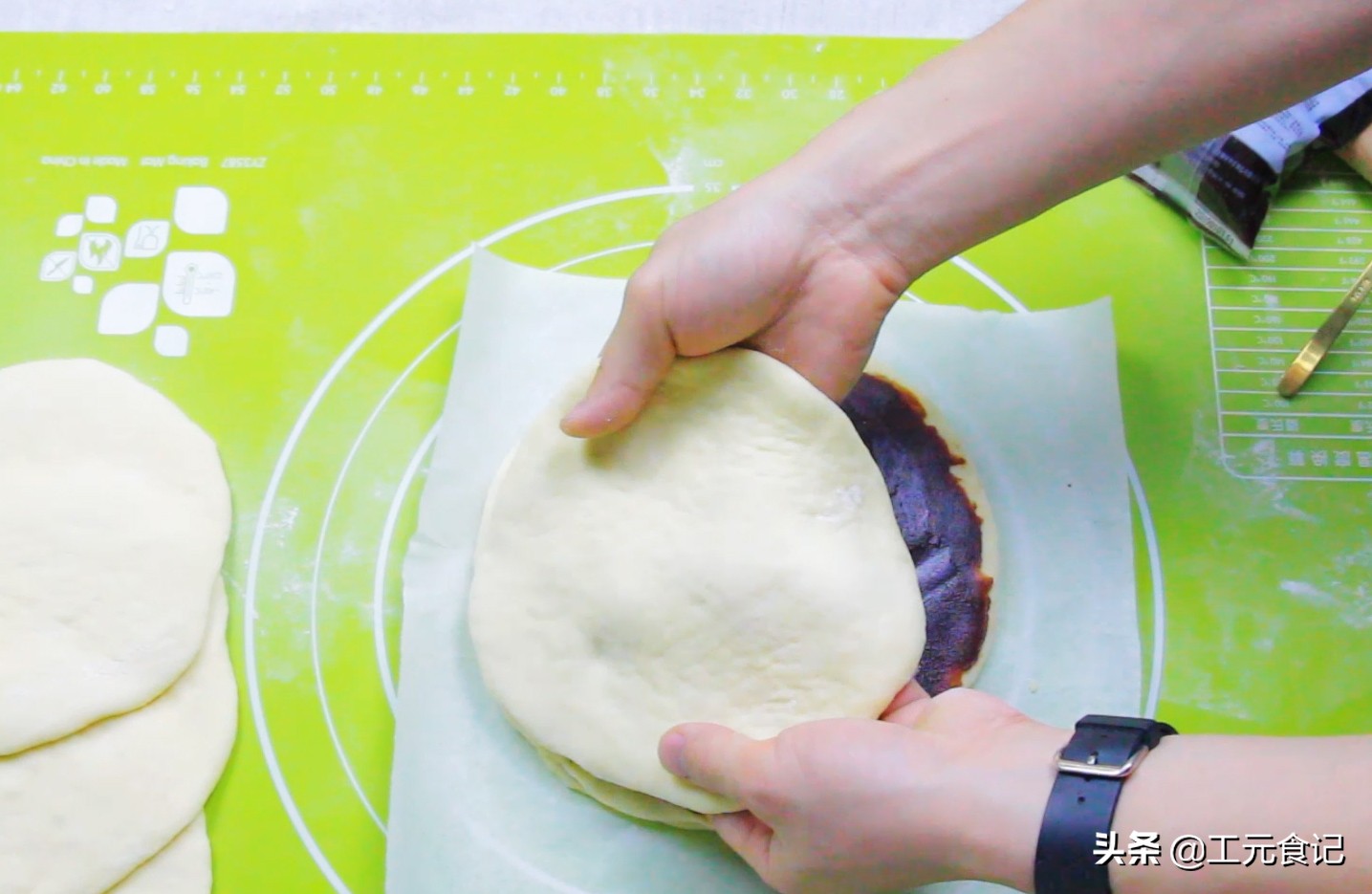孩子最爱酸奶豆沙面包，不蒸不烤电饭煲一按，松软香甜比买的好吃
