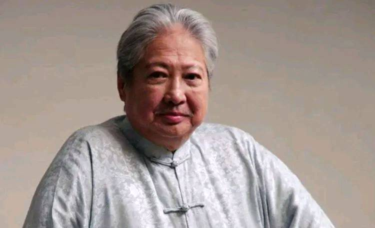 他为洪金宝抗下藤条，师兄不忘当日之恩，部部